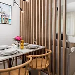 Stunning Apartment In Omisalj Lägenhet