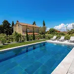 Stunning Apartment In Omisalj