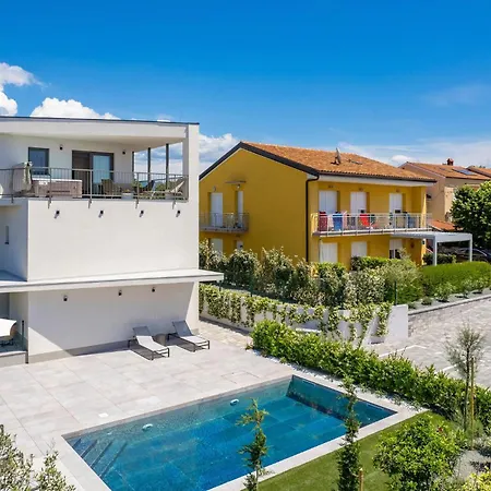 Awesome Apartment In Omisalj *