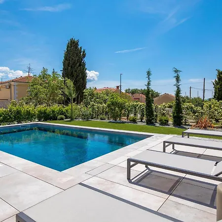 Gorgeous Apartment In Omisalj * 奥米沙利