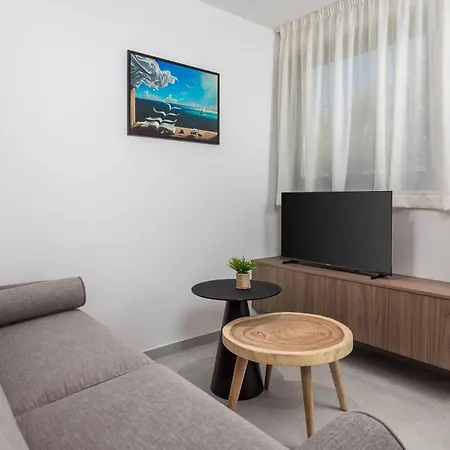 Apartman Awesome Apartment In Omisalj