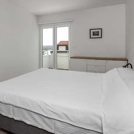 1 Bedroom Awesome In Apartment