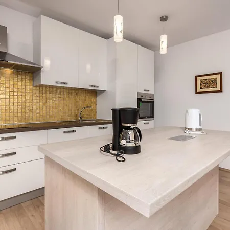 Apartment 1 Bedroom Awesome In