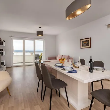 1 Bedroom Awesome In Apartment *