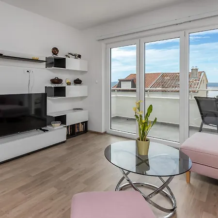 Apartment 1 Bedroom Awesome In *