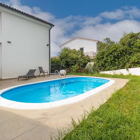 Apartment 1 Bedroom Awesome In *
