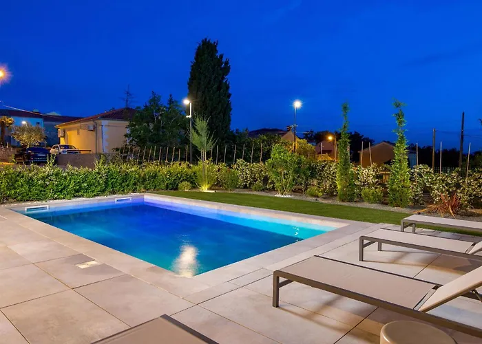 Gorgeous Apartment In Omisalj