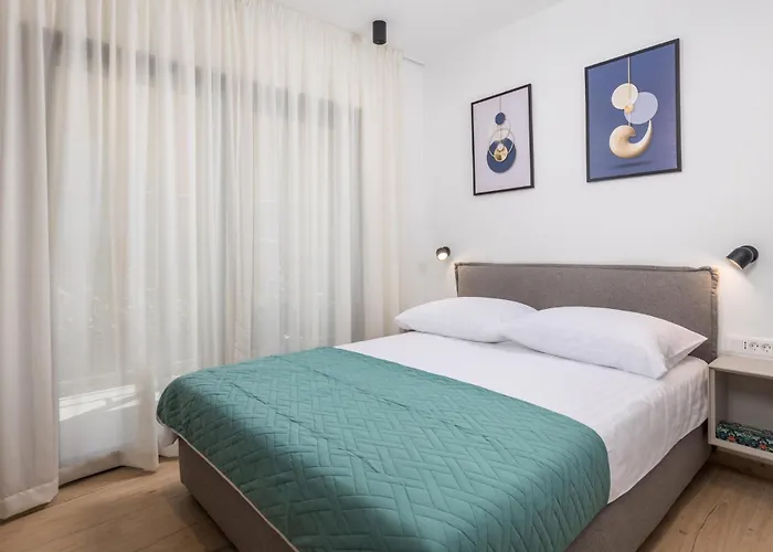Gorgeous Apartment In Omisalj شقة