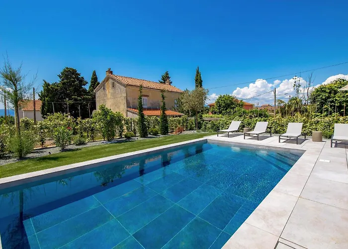 Gorgeous Apartment In Omisalj